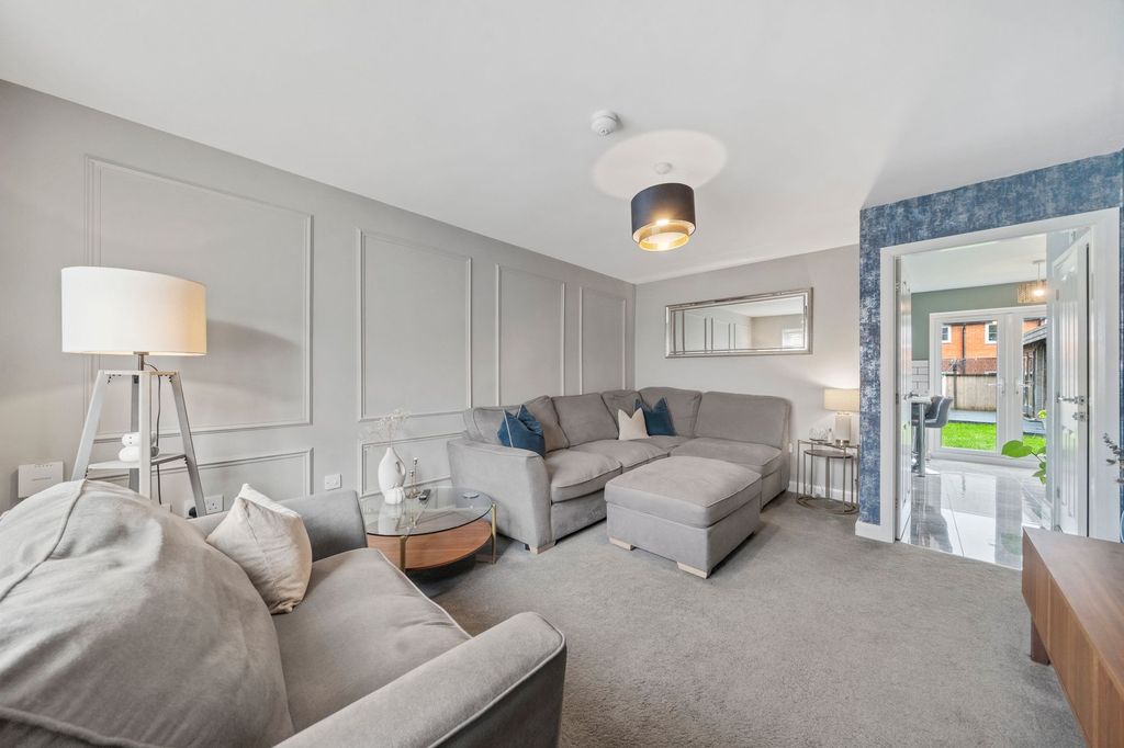 Property photo 2 of 27