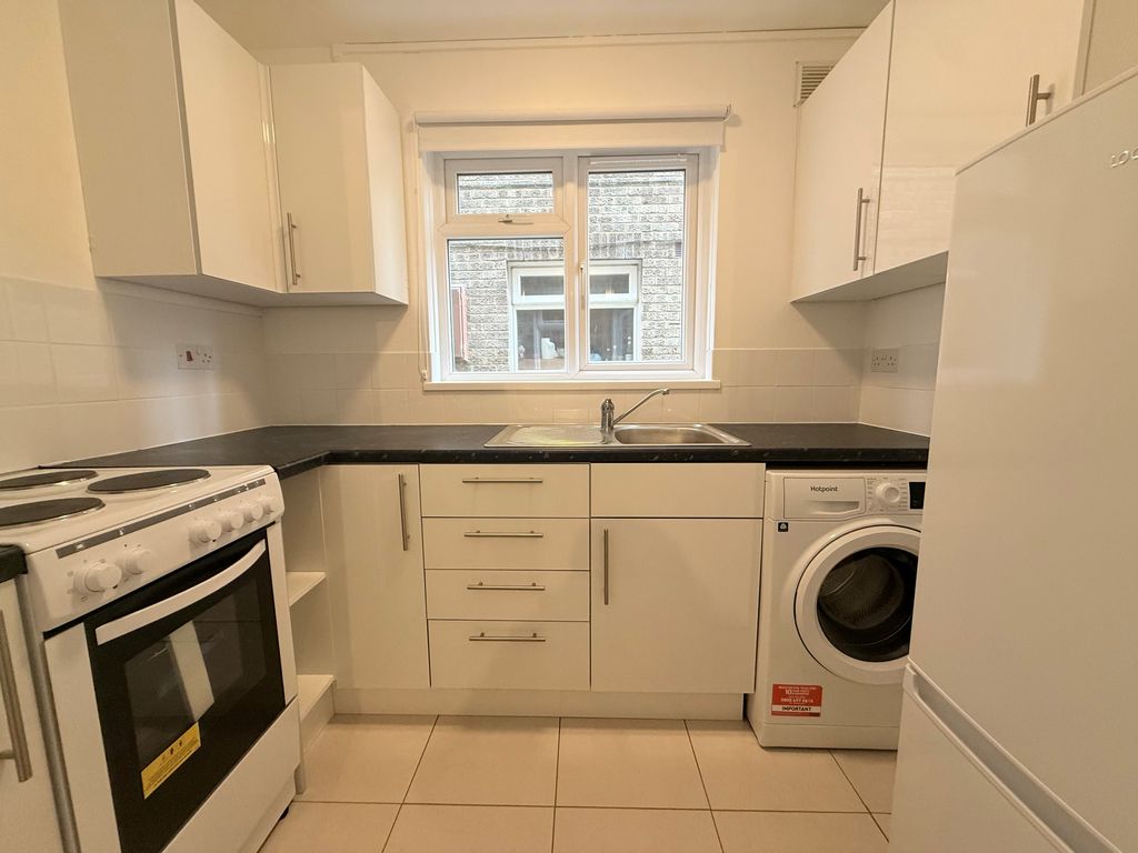 Property photo 2 of 7 Kitchen