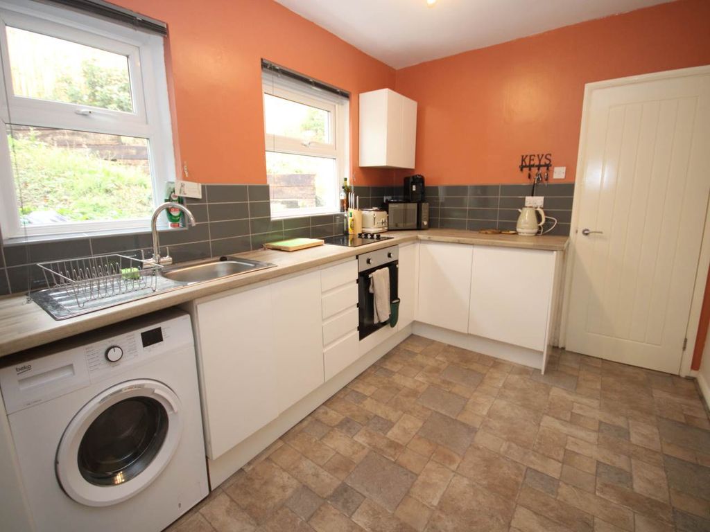 Property photo 3 of 18 Kitchen 2