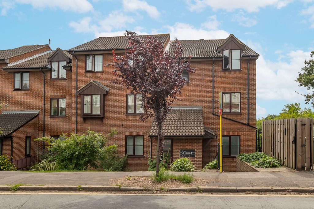Property photo 1 of 8