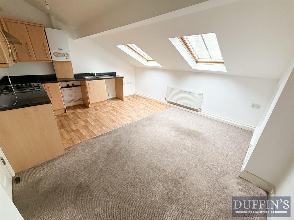 Property photo 2 of 6 Open Plan Lounge