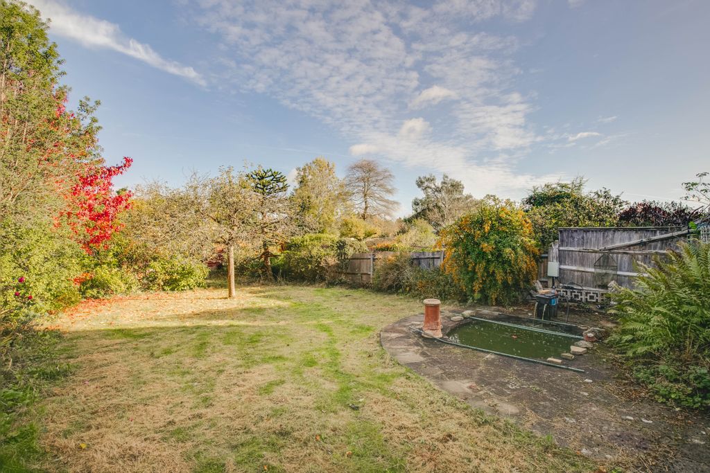 Property photo 2 of 16 200 Beaulah Hill, Se19 -11