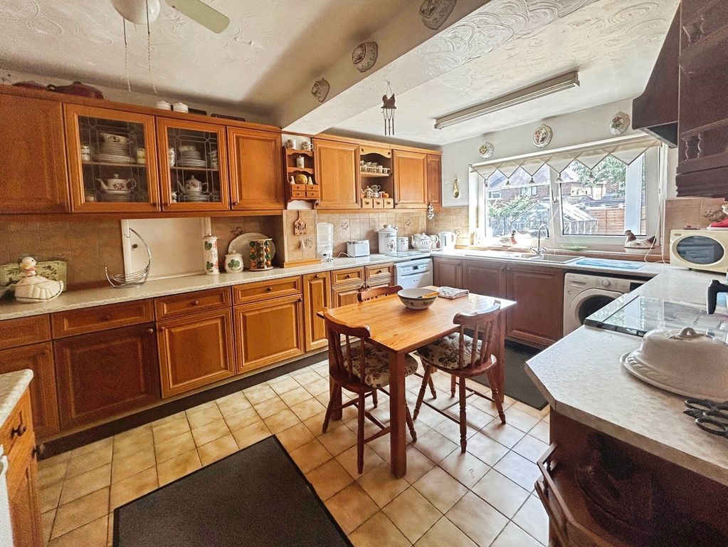 Property photo 3 of 13 Kitchen
