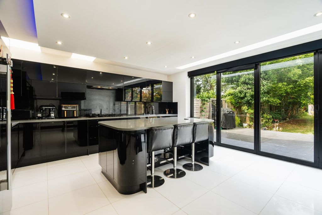 Property photo 3 of 21 Photo 8