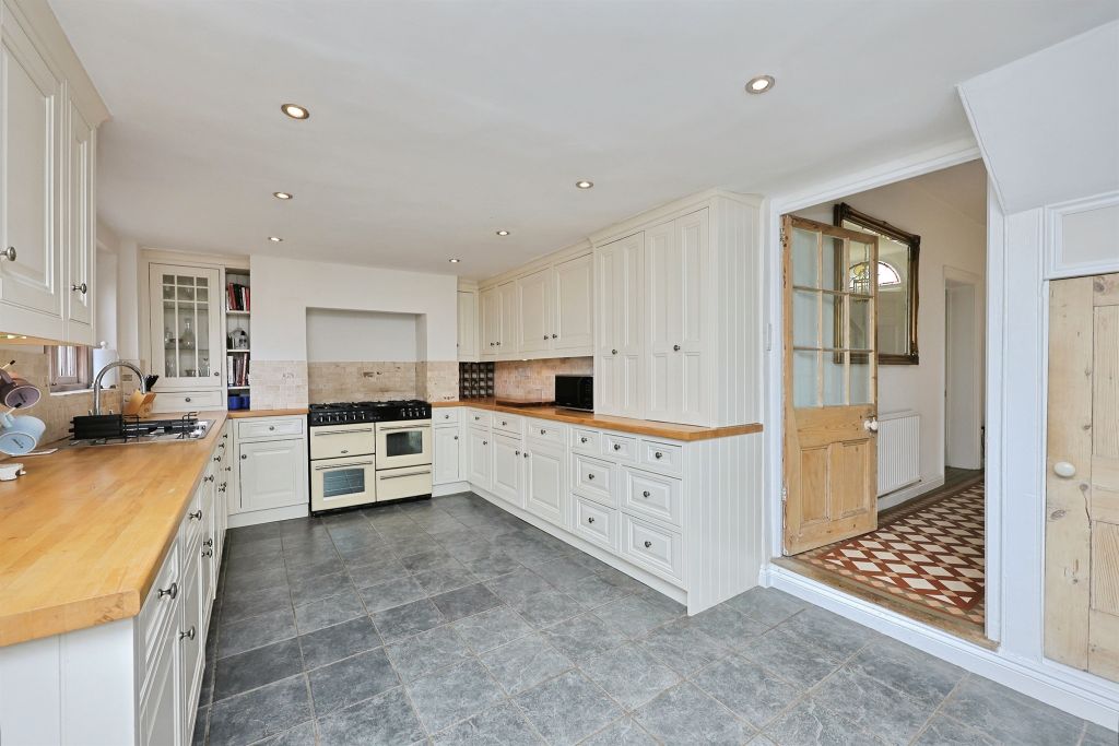 Property photo 3 of 26