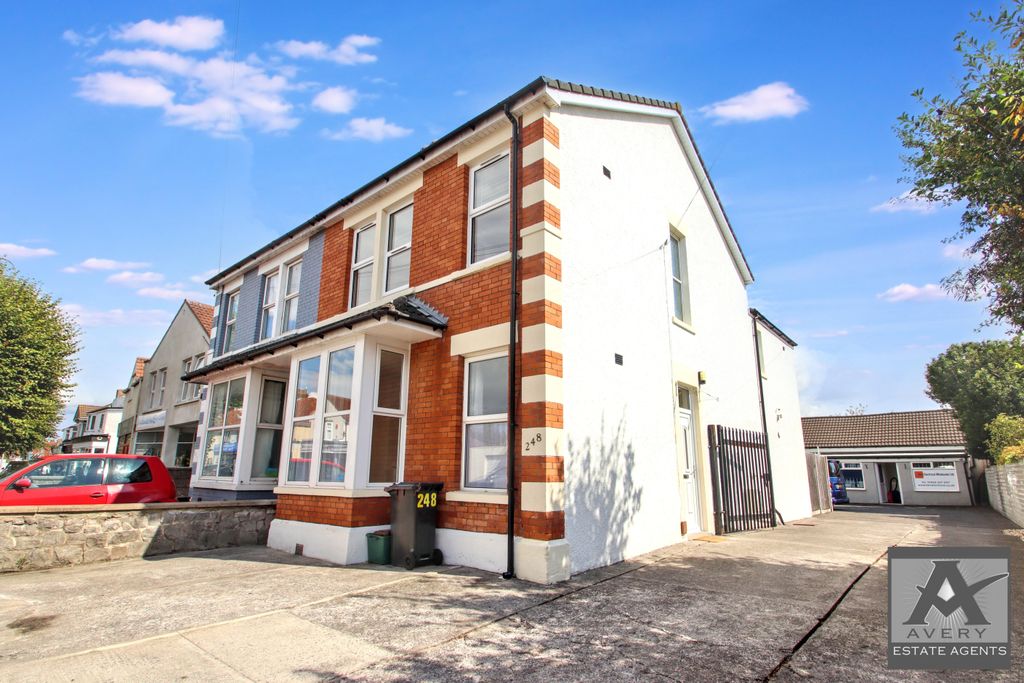 Property photo 1 of 15 3 Bedroom Semi-Detached House