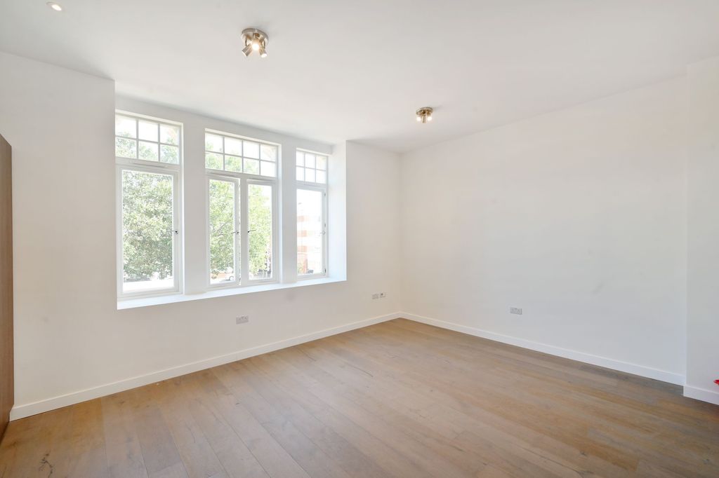 Property photo 2 of 6