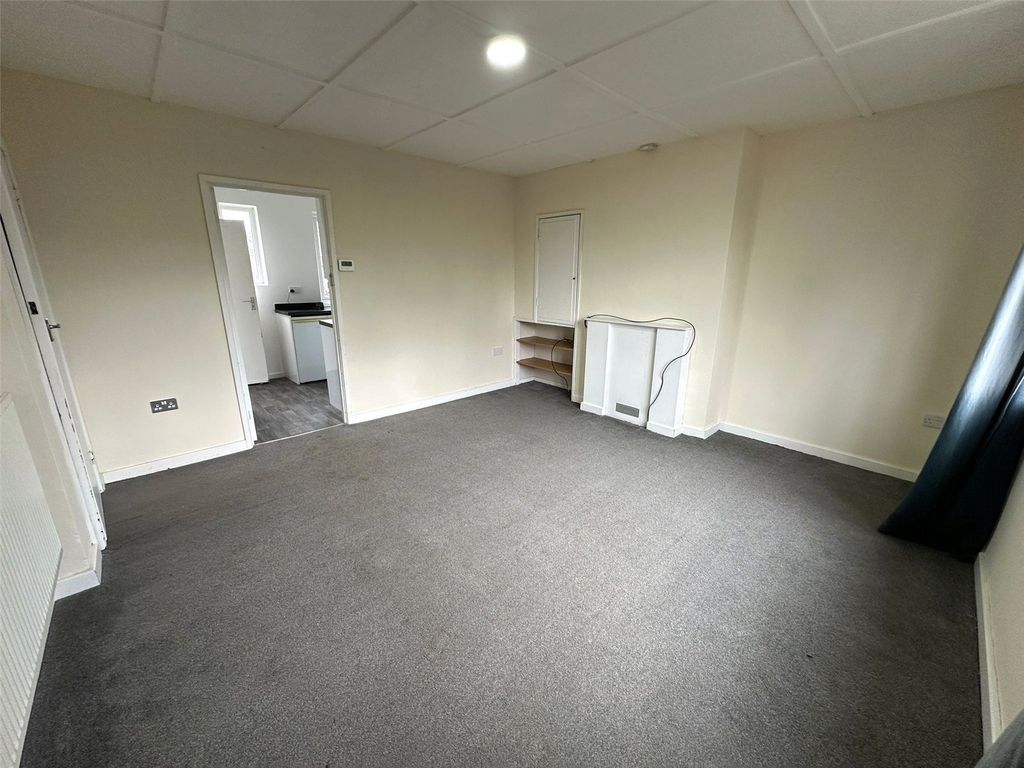 Property photo 2 of 9 Picture No. 10