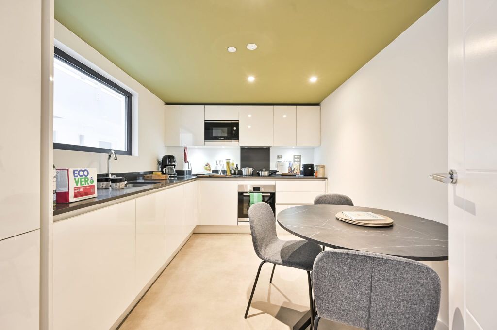 Property photo 2 of 17 Kitchen