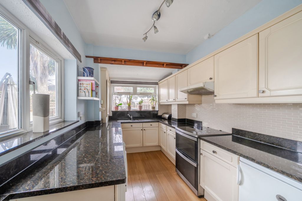 Property photo 3 of 13 1389235-7-6942957...