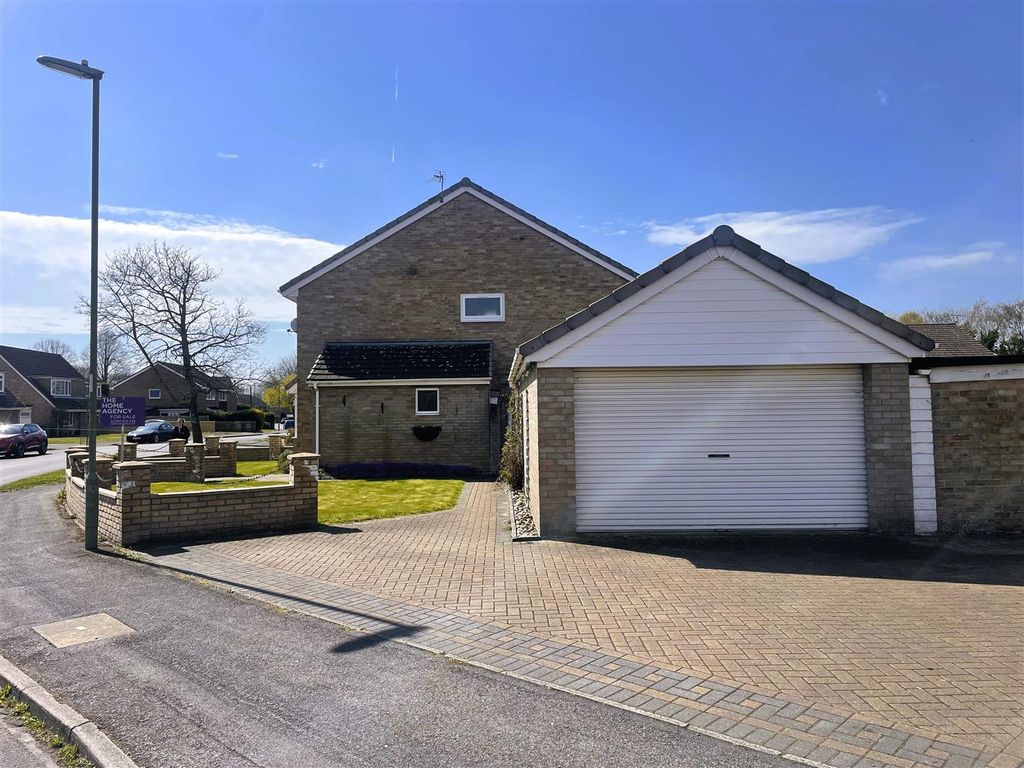 Property photo 3 of 28 6 Royston Avenue Side .Jpg