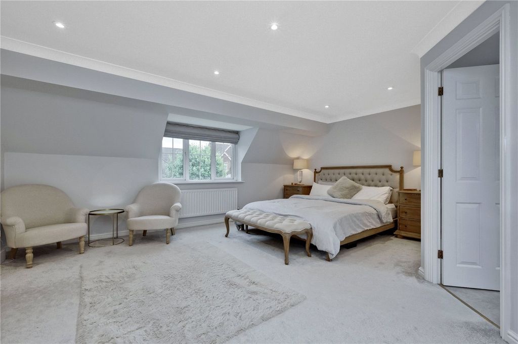Property photo 3 of 14 Principal Bedroom