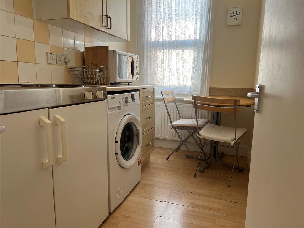 Property photo 2 of 4 Kitchen.Jpg