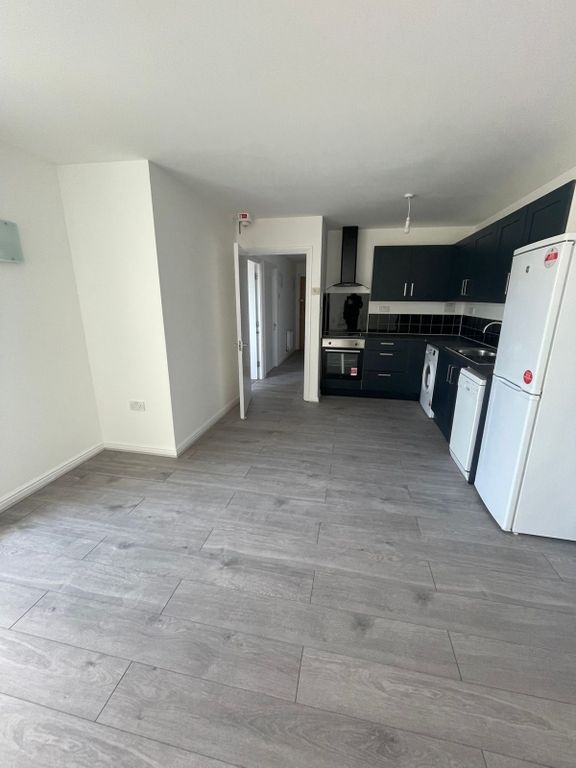 Property photo 1 of 9 Two Bedroom Two Bathroom Apartment At High Street Ilford-