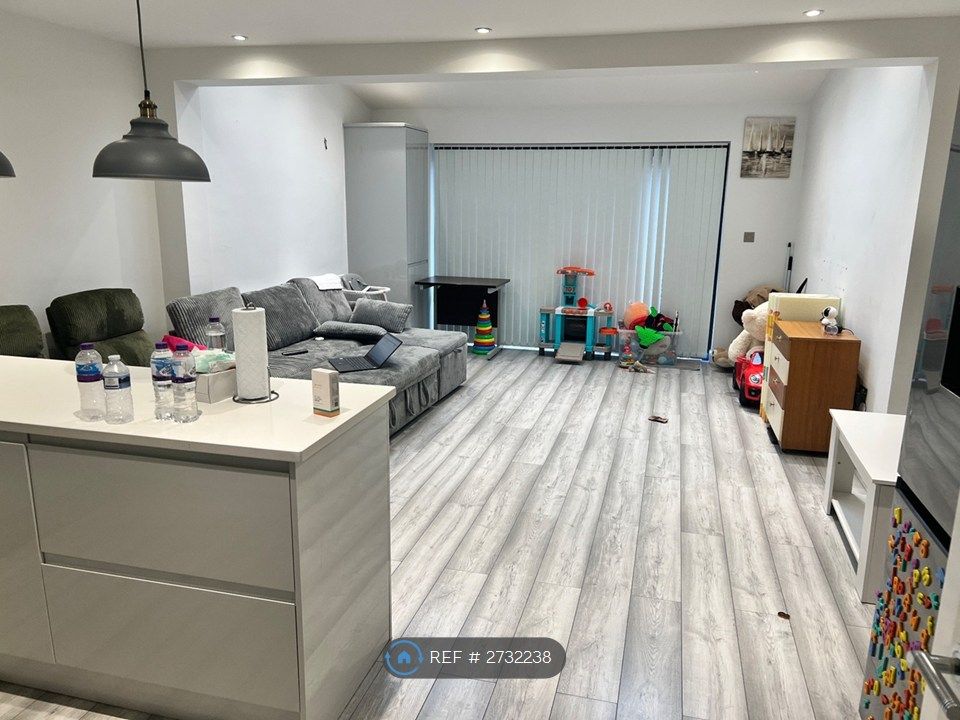 Property photo 1 of 8 Living Room