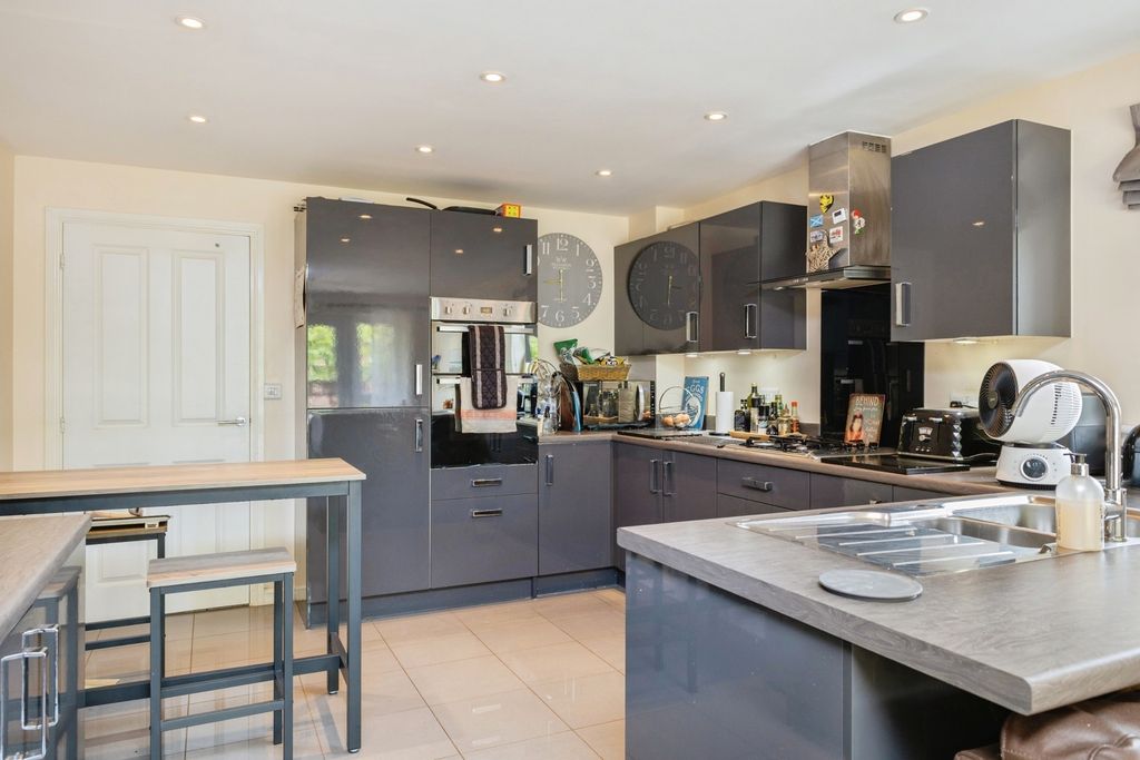 Property photo 2 of 28 Pbox-Img.Jpg