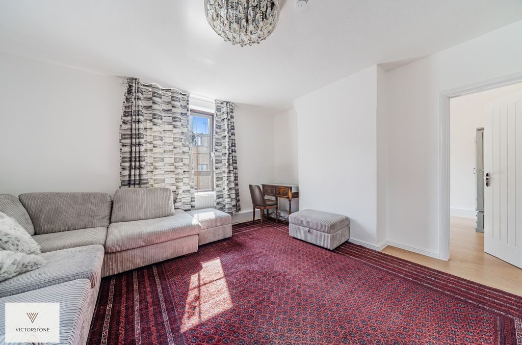 Property photo 3 of 11 4057963