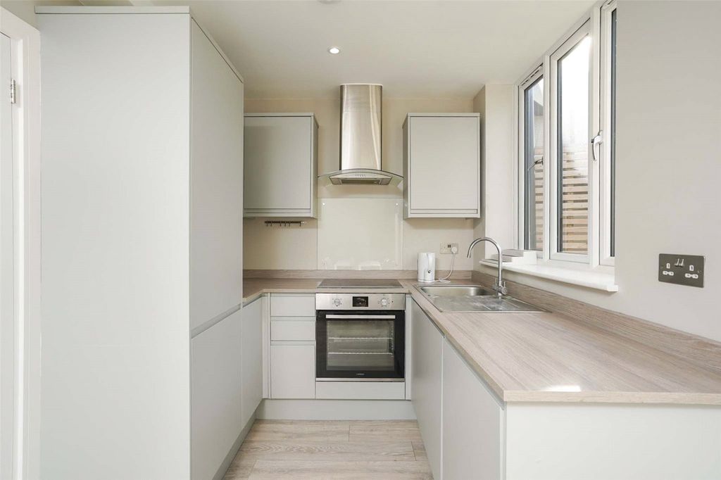 Property photo 2 of 11 Kitchen