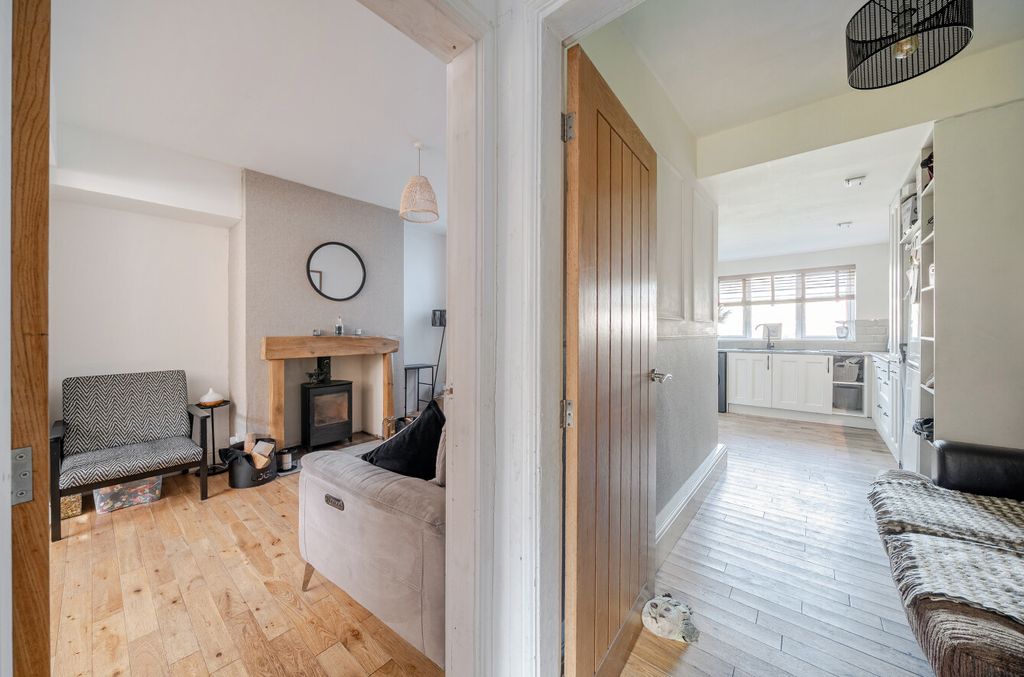 Property photo 3 of 22 1433235-11-69ba85...