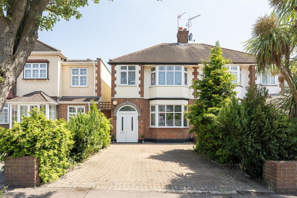 Property photo 1 of 27 South View Drive, E18