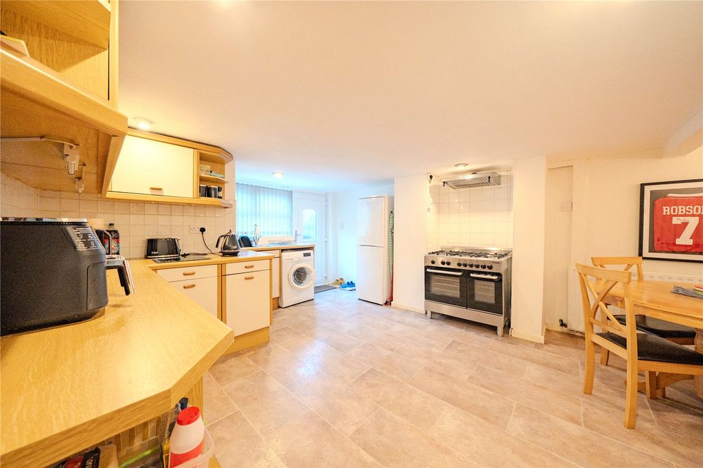 Property photo 2 of 15 Picture No. 13