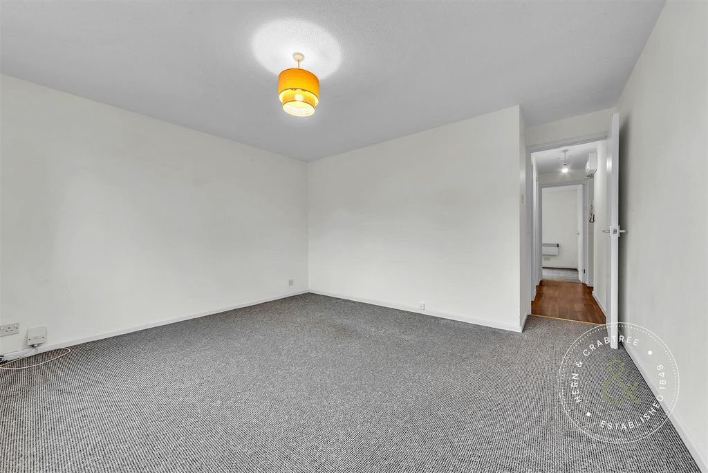 Property photo 3 of 15 Oxwich-Close-9.Jpg