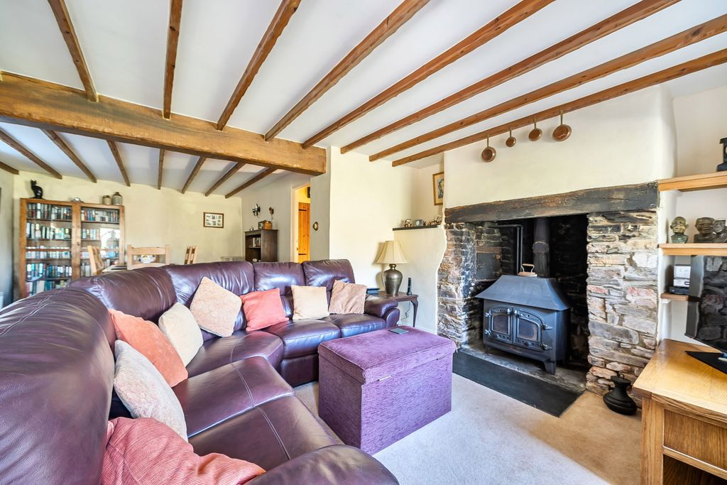 Property photo 2 of 25