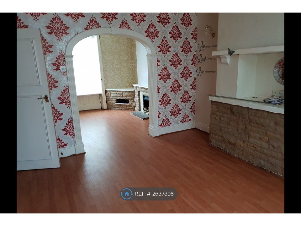 Property photo 3 of 12 Lounge 1
