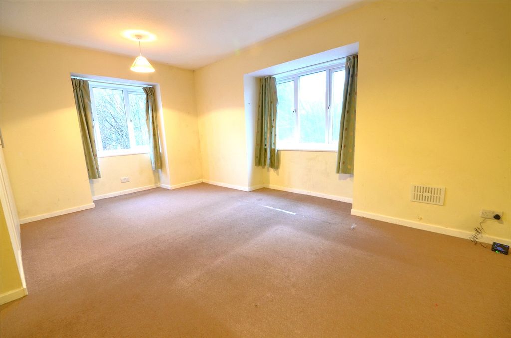 Property photo 2 of 9 Bedroom/Living