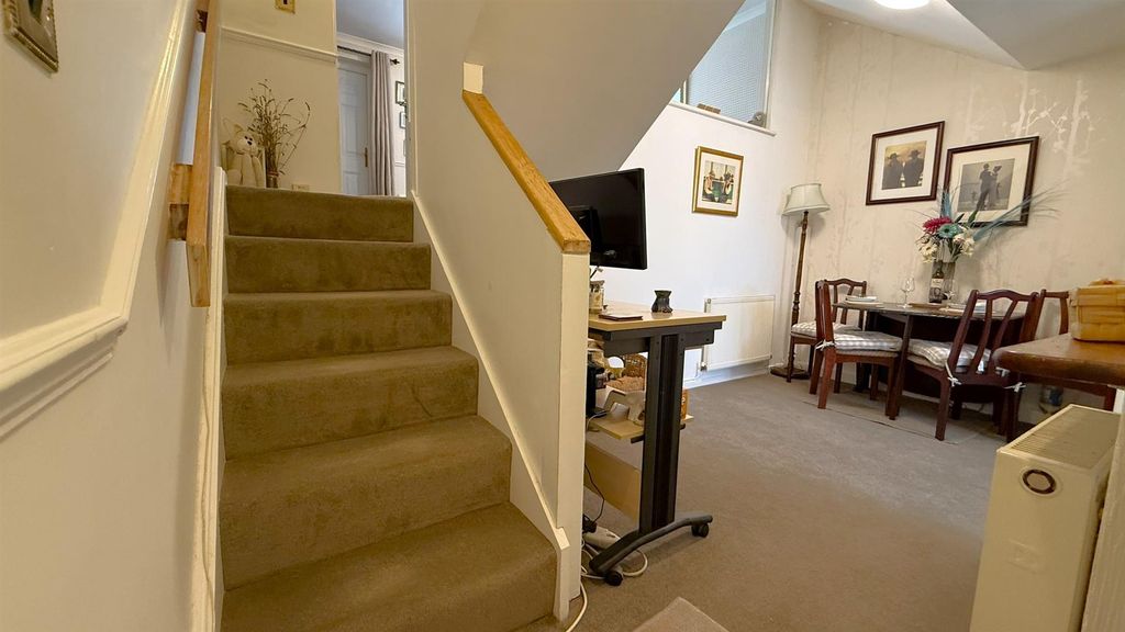 Property photo 3 of 17 21.Jpeg