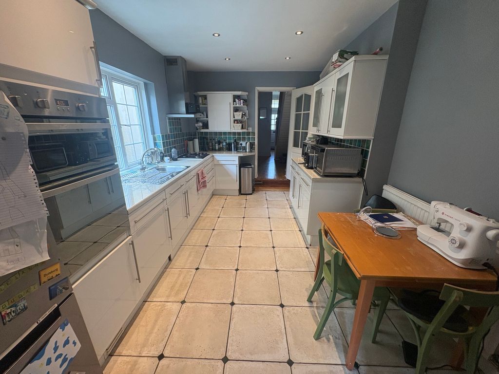 Property photo 3 of 12