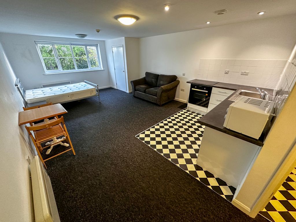 Property photo 3 of 6 Studio