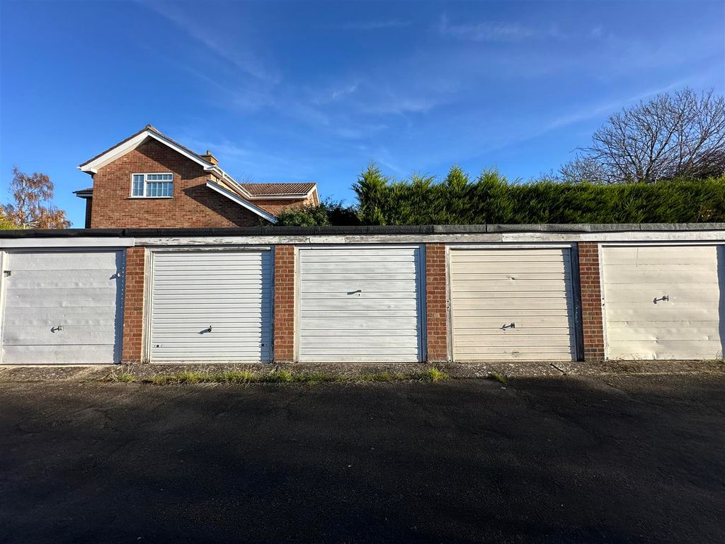 Property photo 1 of 2