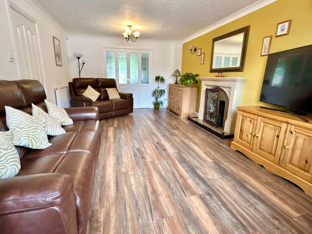 Property photo 2 of 21 Lounge