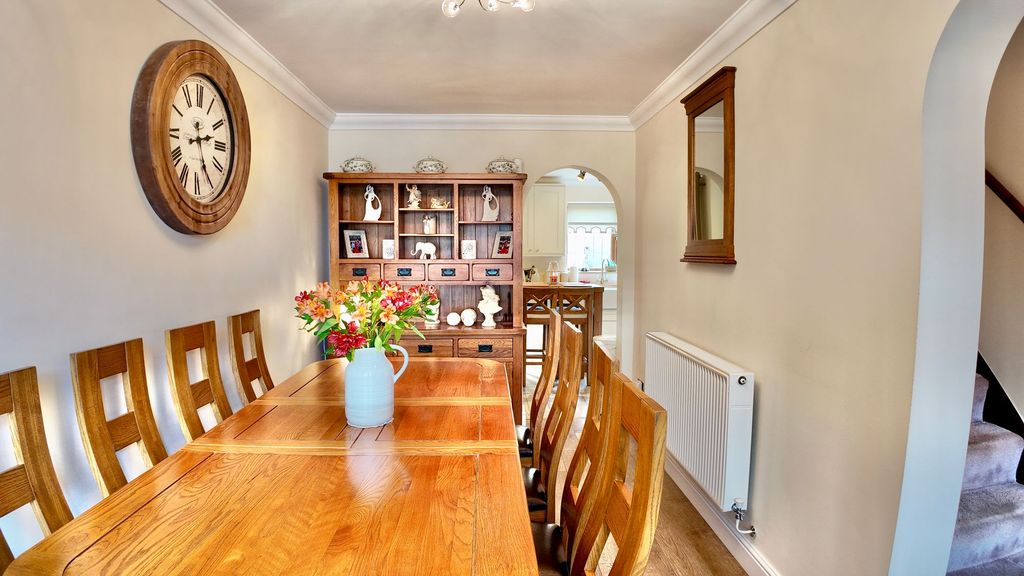 Property photo 2 of 34