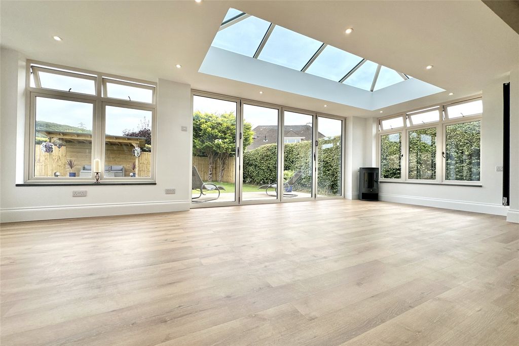 Property photo 3 of 23 Picture No. 06