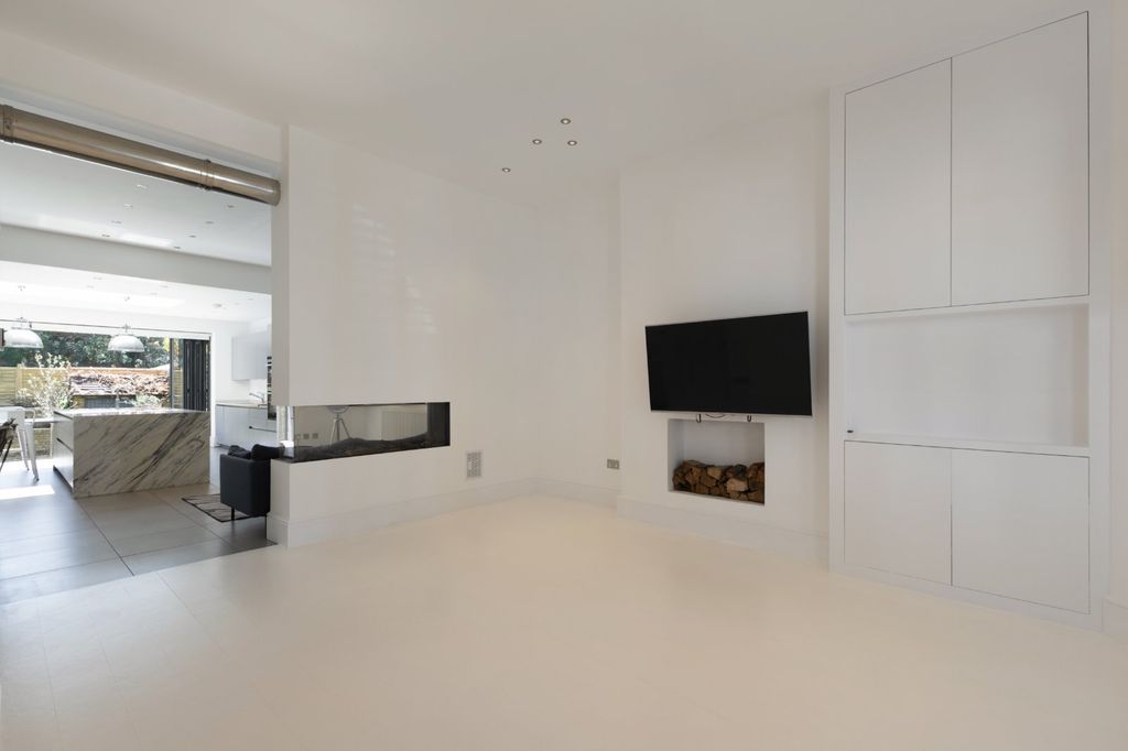 Property photo 3 of 14 Reception