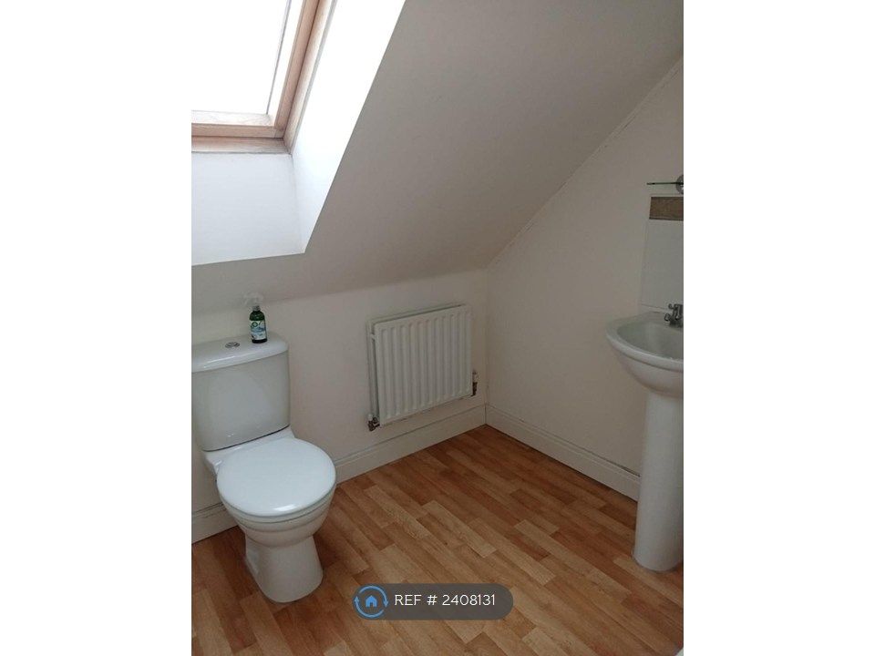 Property photo 3 of 10 Ensuite