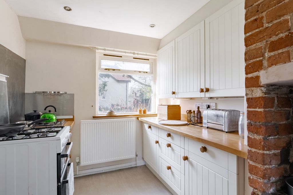 Property photo 3 of 25