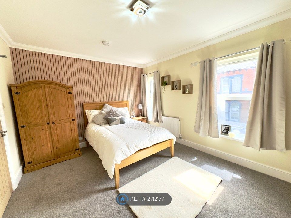 Property photo 1 of 33 Room 4