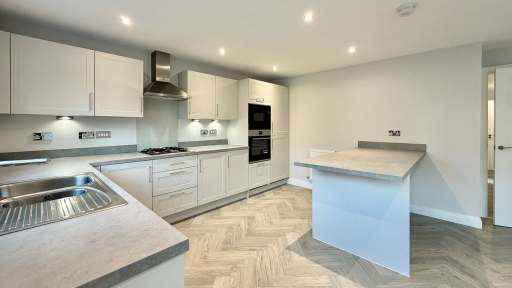 Property photo 3 of 18 Kitchen Dining Room