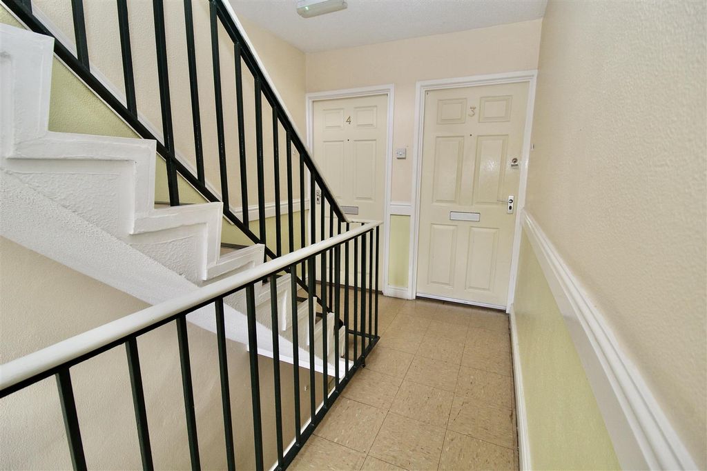 Property photo 2 of 12 Communal Hallway