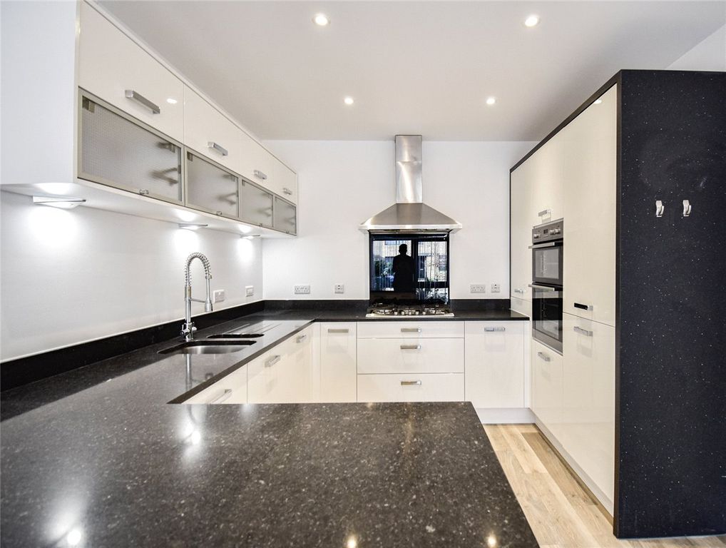 Property photo 2 of 15 Picture No. 30