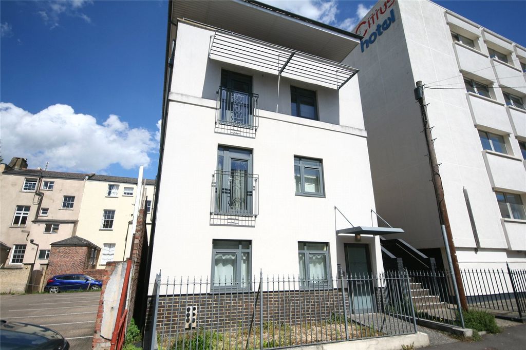 Property photo 2 of 5 Picture No. 15