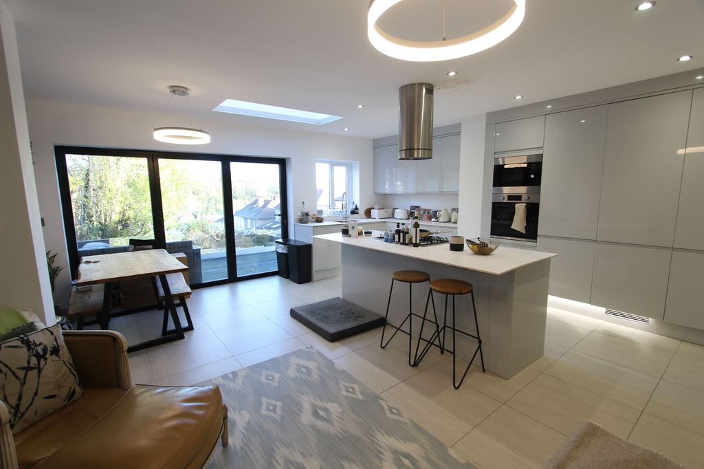 Property photo 2 of 21