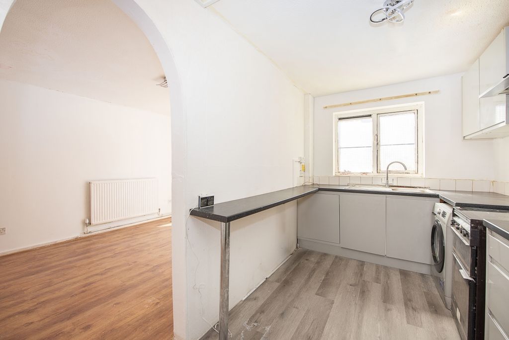 Property photo 3 of 7 5-Starling-Walk-0...