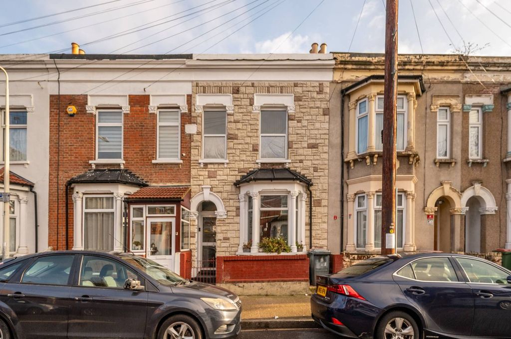 Property photo 2 of 7