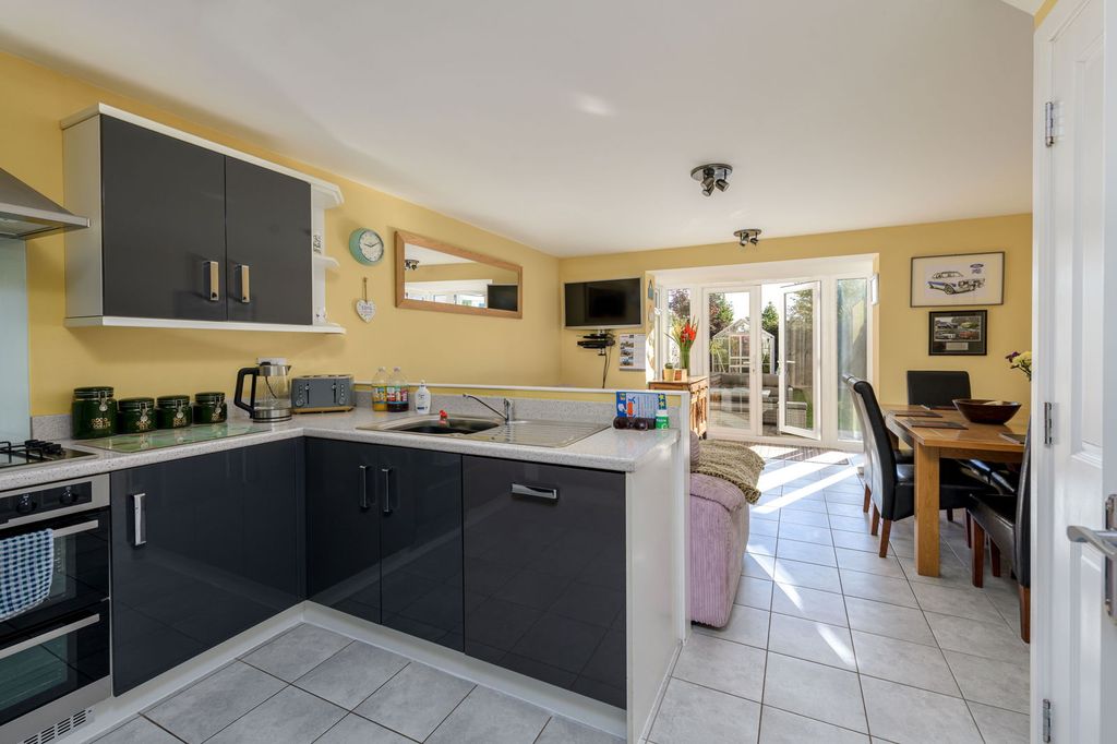 Property photo 2 of 23