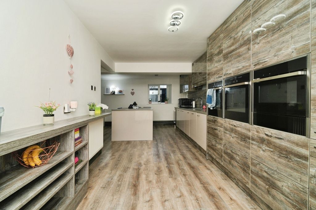 Property photo 3 of 18 Pbox-Img.Jpg