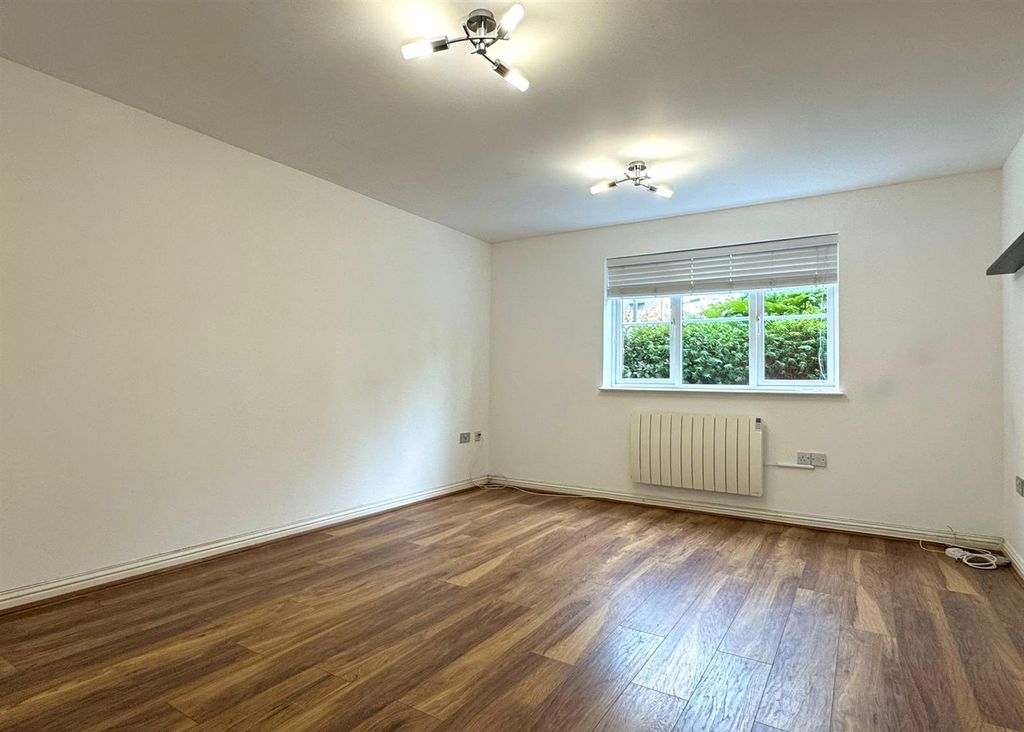 Property photo 2 of 7 Living Room